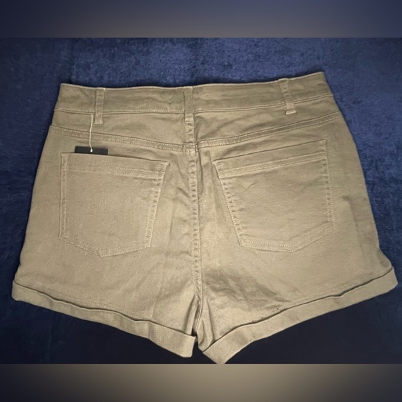 Shorts Zip Front Olive Green Shorts by Forever 21 O Ring Zip front Shorts 🆕 - Picture 3 of 6
